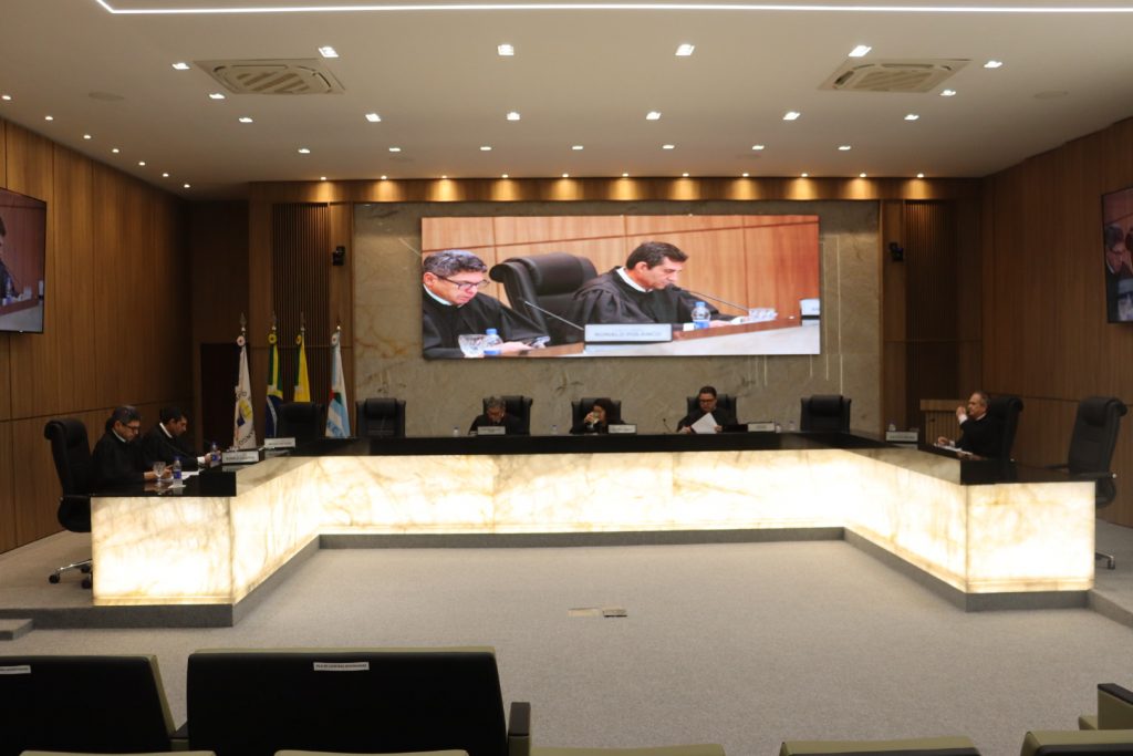 PROCURADOR GERAL PARTICIPA DA 1604º SESSÃO PLENÁRIA DO TCE-AC